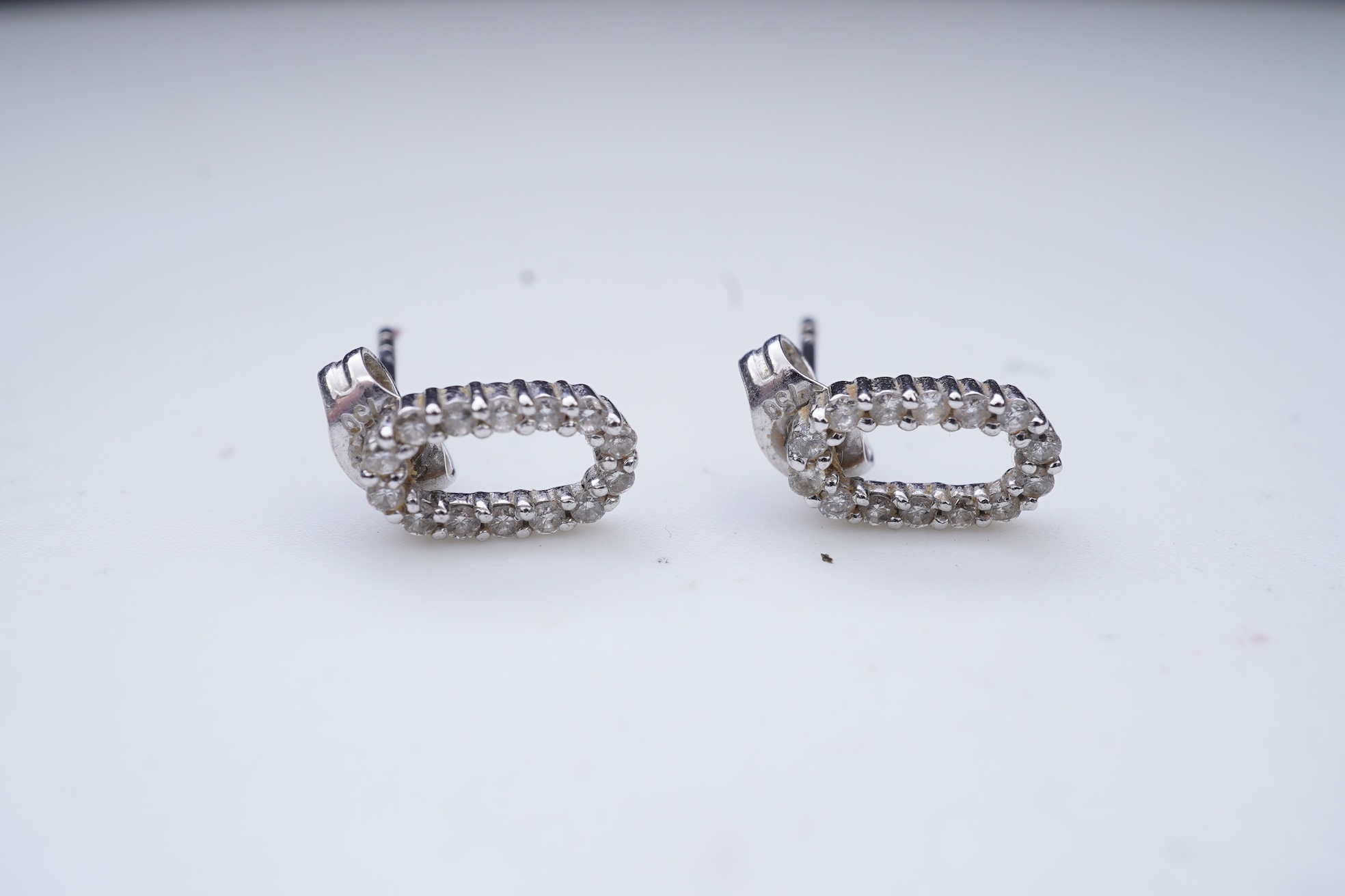 A diamond pendant and pair of diamond stud earrings